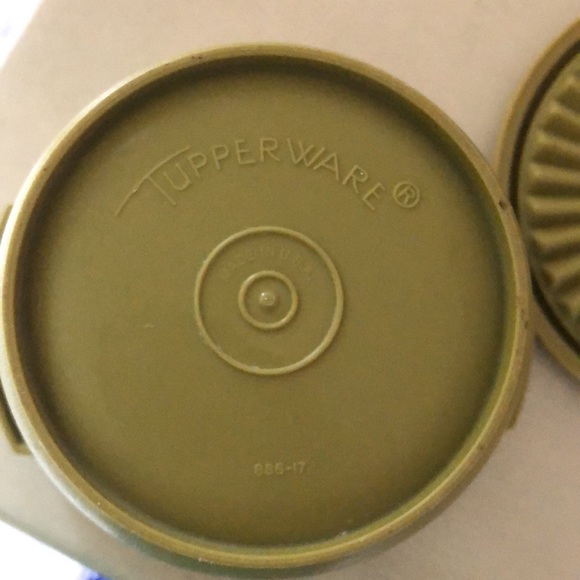 Vintage Tupperware mismatched covered storage bowls - Picture 3 of 12